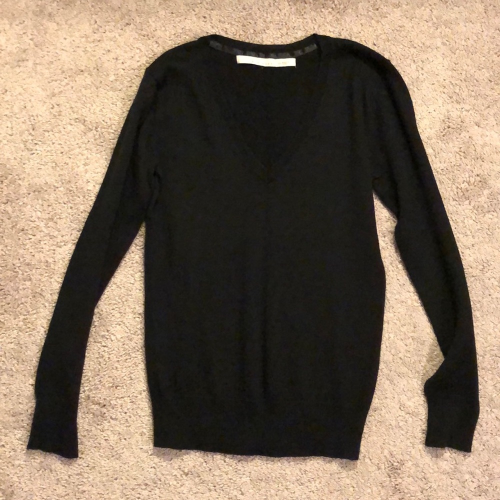 NWOT Black V-Neck Sweater⭐️